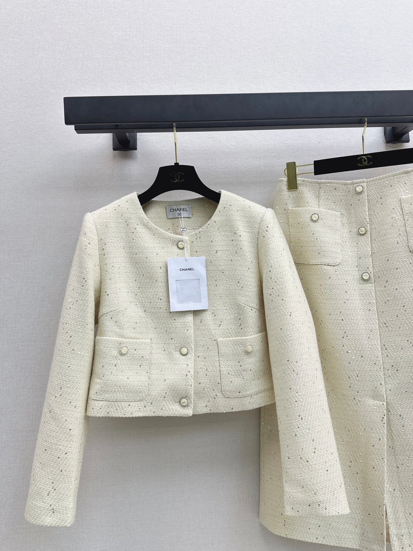 Weaving suit