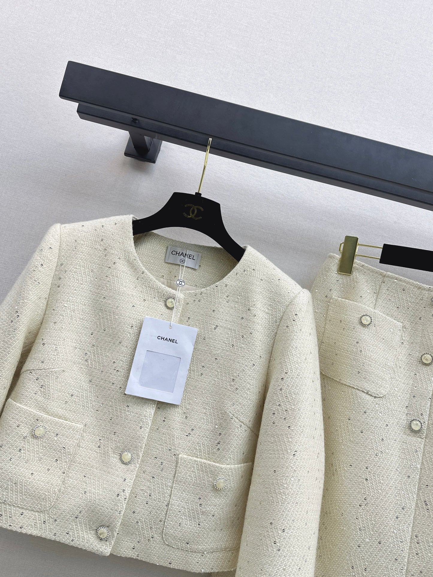 Weaving suit