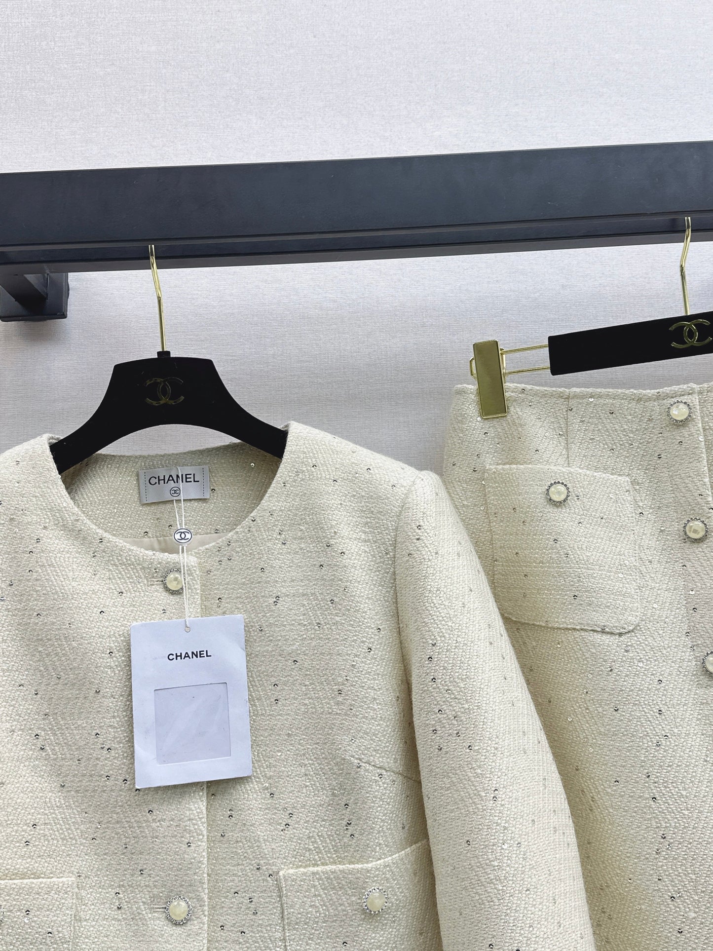 Weaving suit