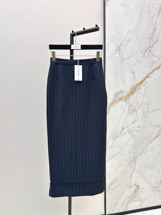 Long high waisted skirt