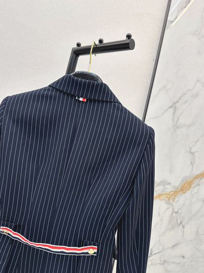 Silhouette double breasted suit jacket