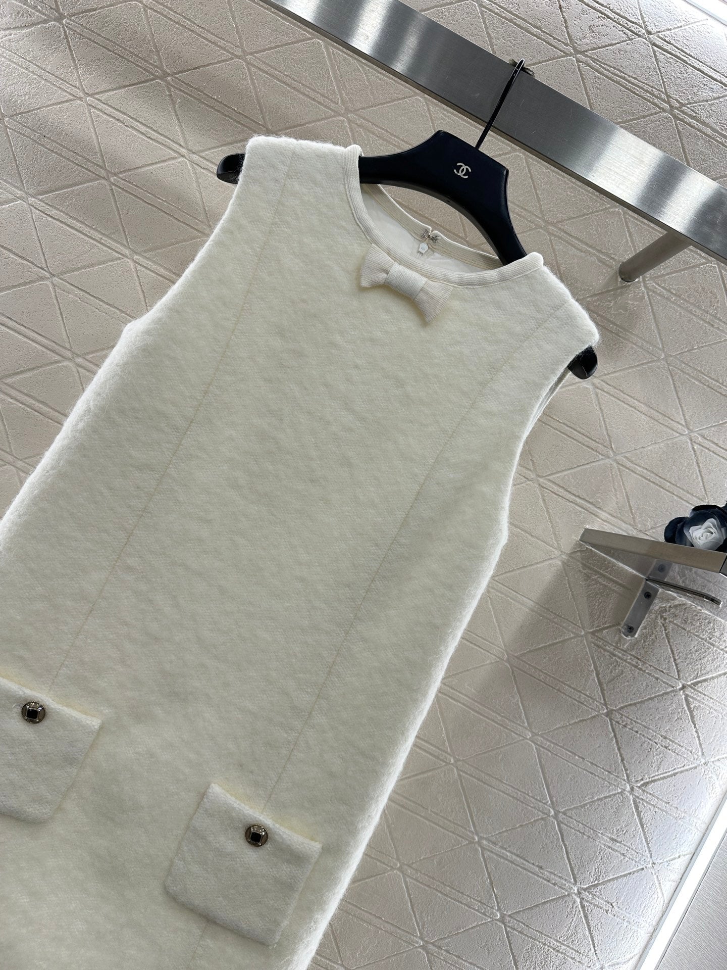 Round neck dress