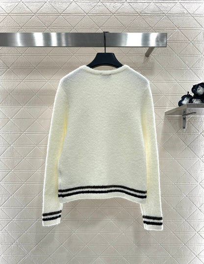 Soft and sticky knitted cardigan
