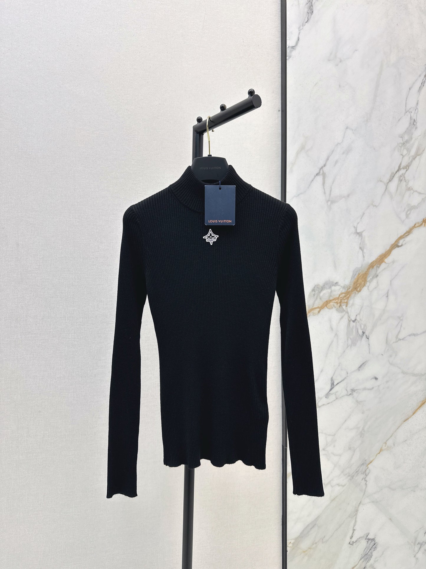 Slim fit letter logo high neck base shirt