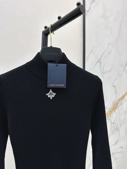Slim fit letter logo high neck base shirt