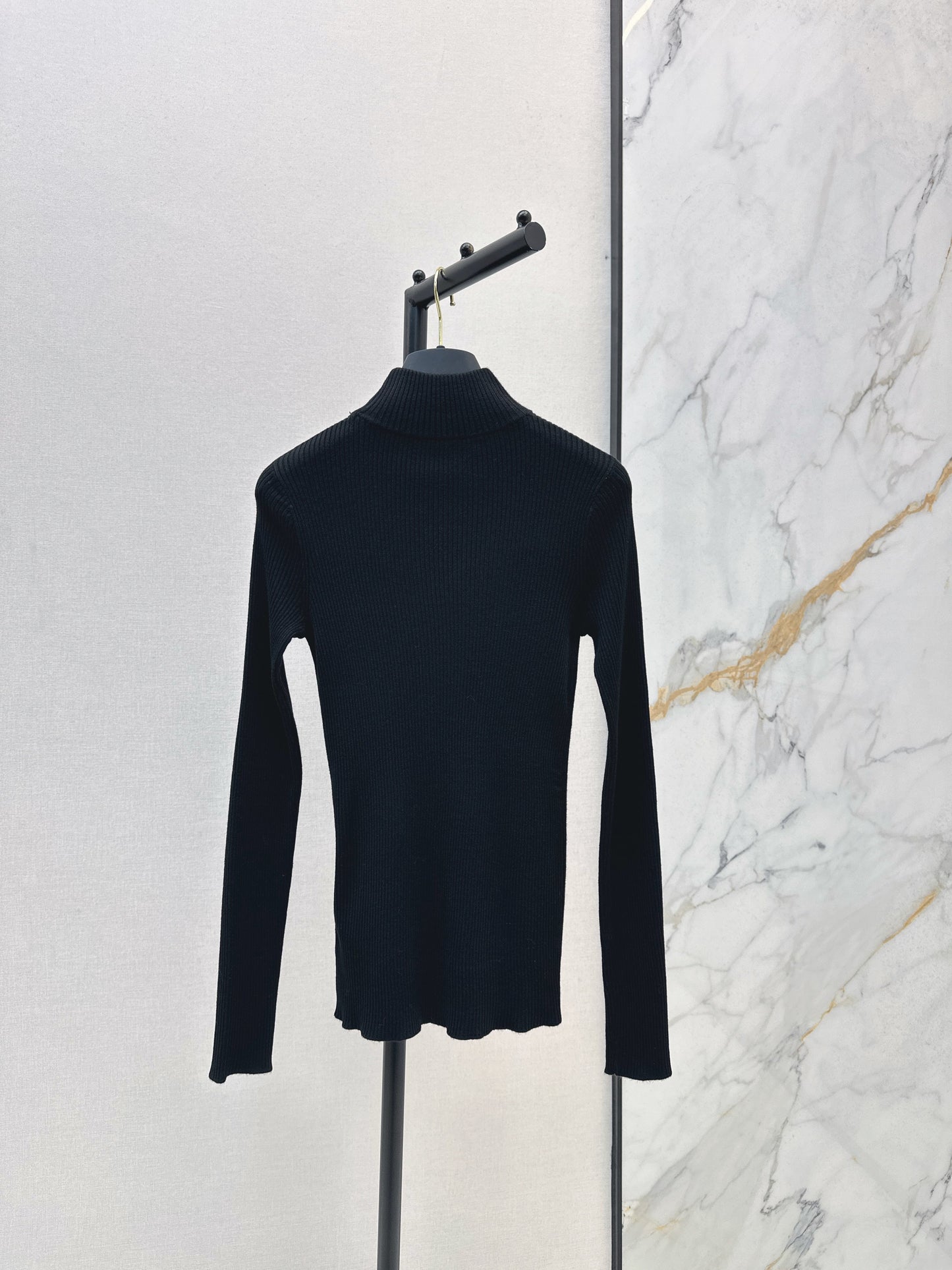 Slim fit letter logo high neck base shirt