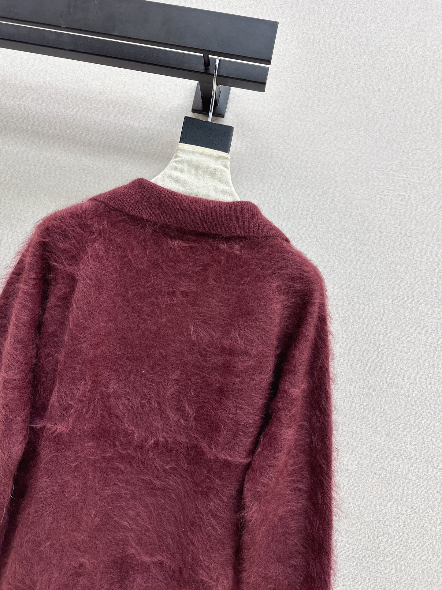 Sparkling woven decorative V-neck sweater