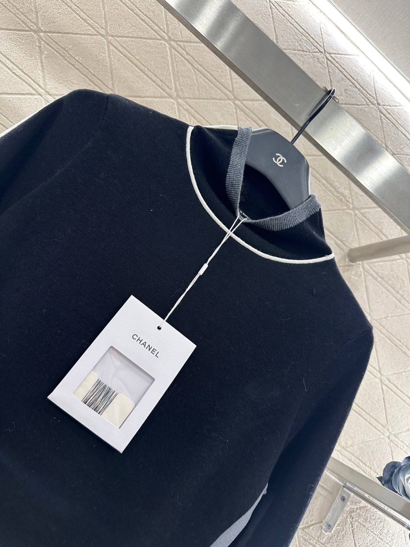 Small high neck knitted pullover sweater