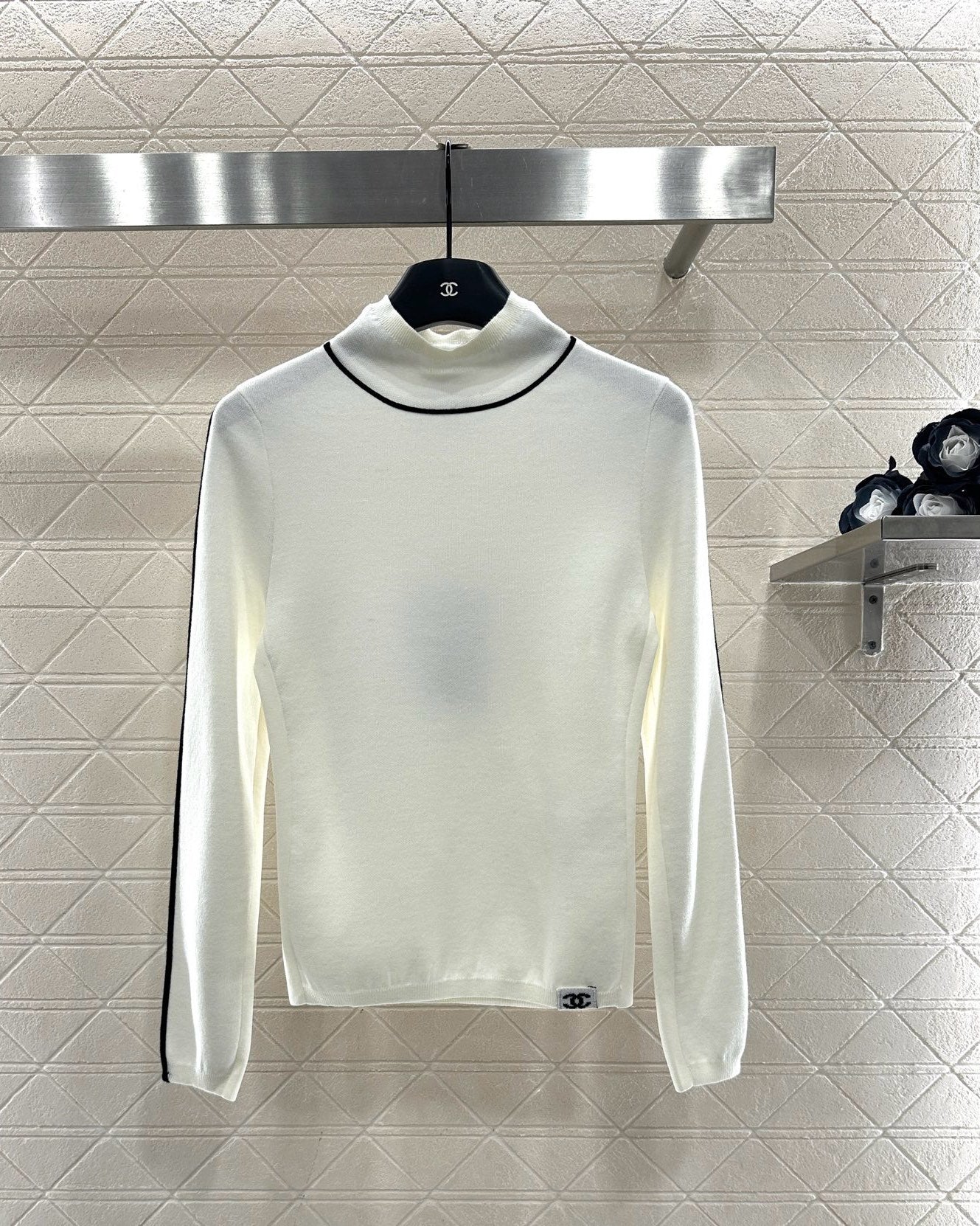 Small high neck knitted pullover sweater