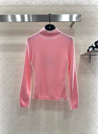 Small high neck knitted pullover sweater