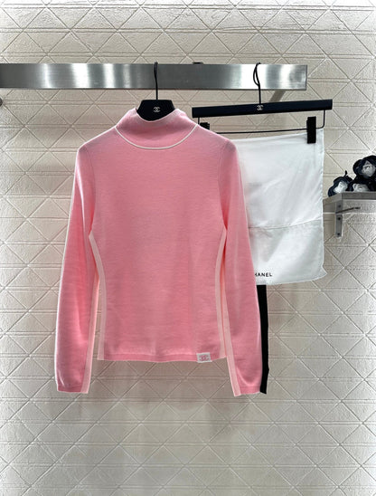 Small high neck knitted pullover sweater