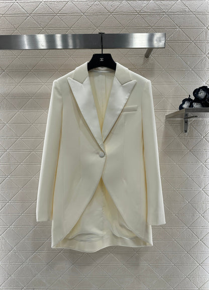Collar and waist cinched suit jacket