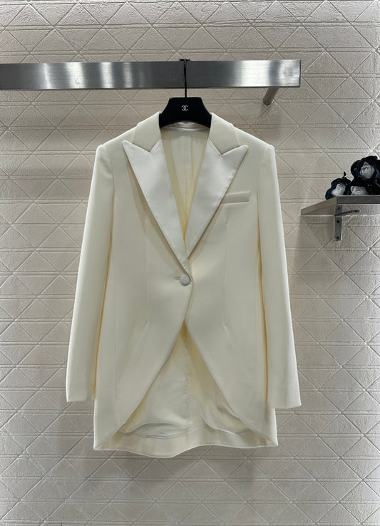Collar and waist cinched suit jacket