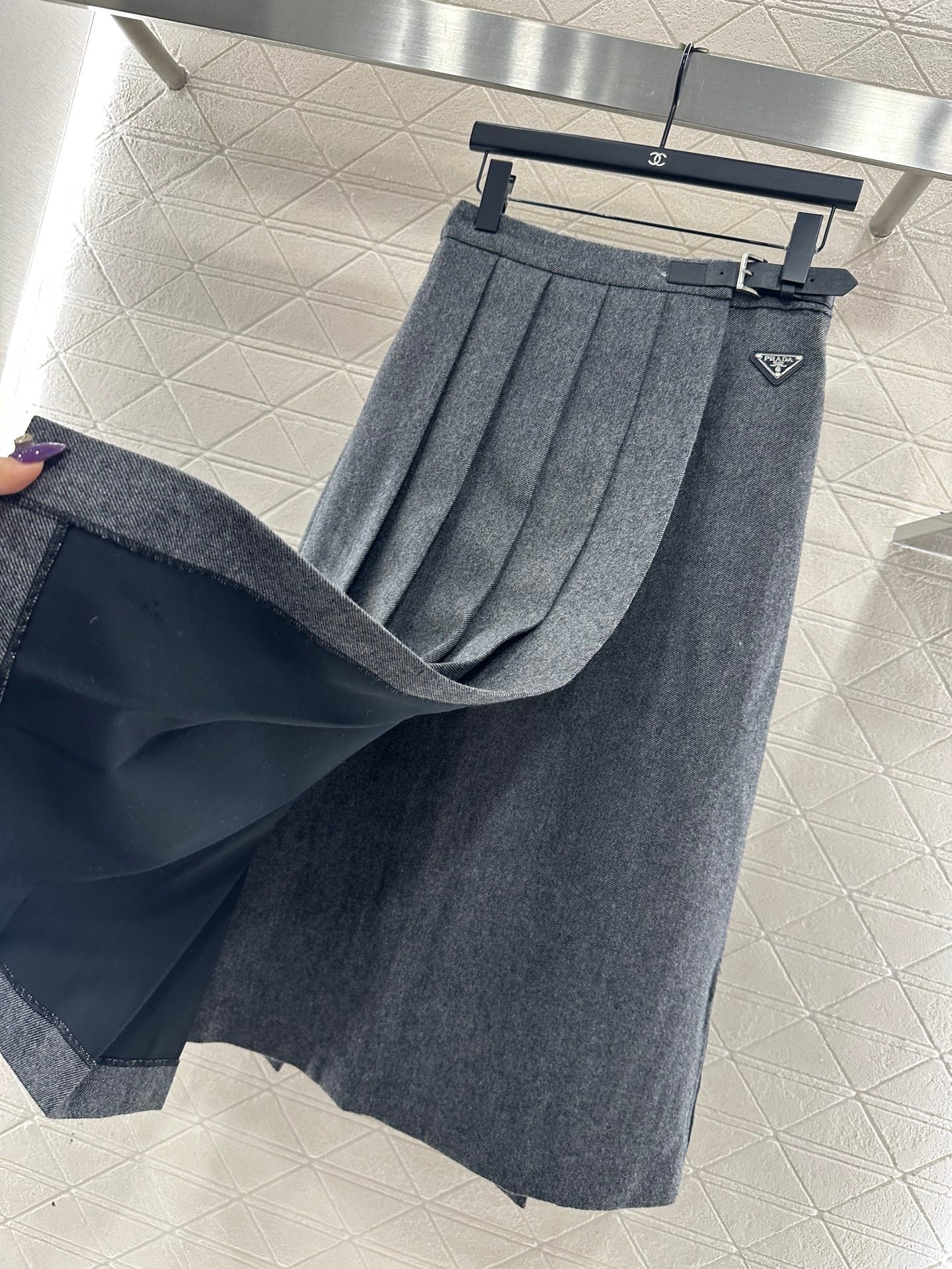 Mid length pleated skirt with waist belt