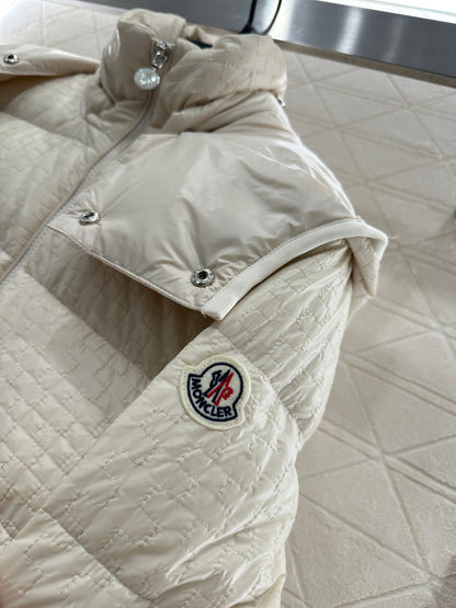 Detachable hooded down jacket
