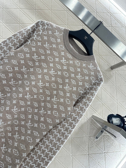 Jacquard round neck long sleeved sweater