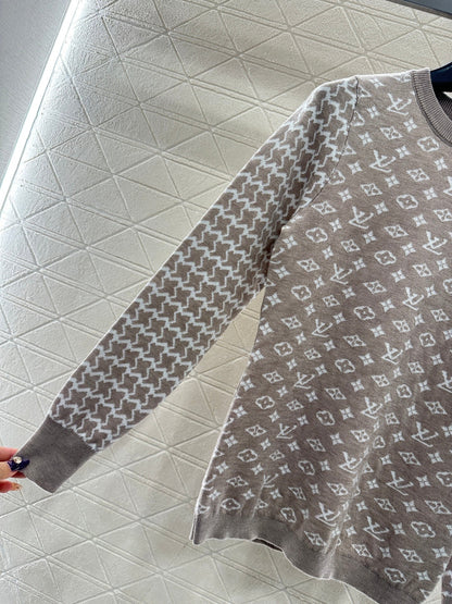 Jacquard round neck long sleeved sweater