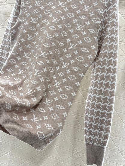 Jacquard round neck long sleeved sweater