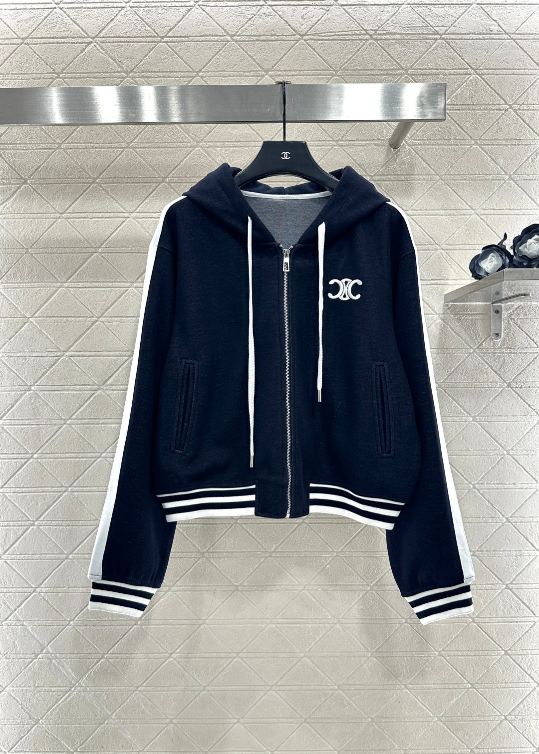 Hooded webbing set