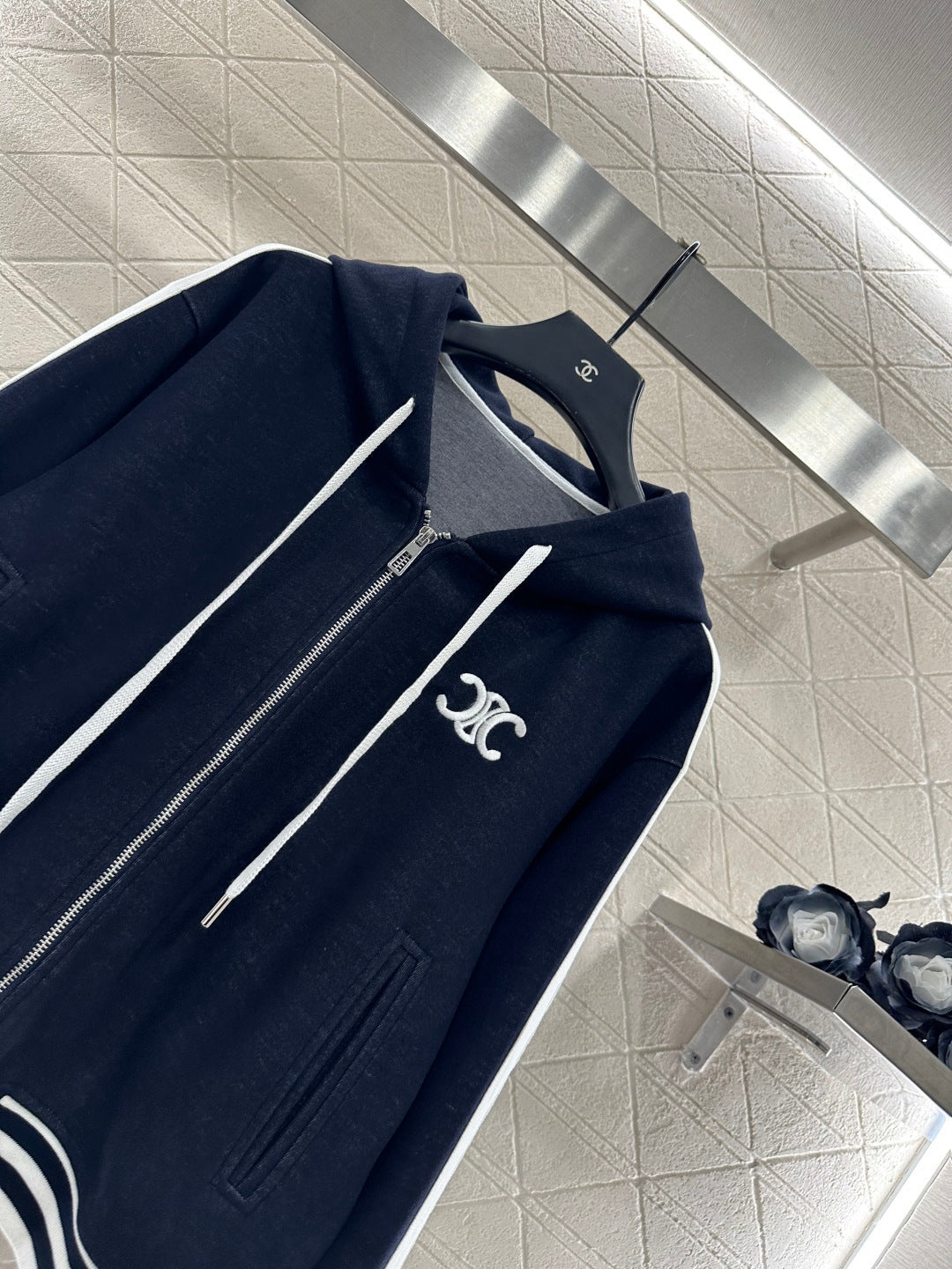 Hooded webbing set