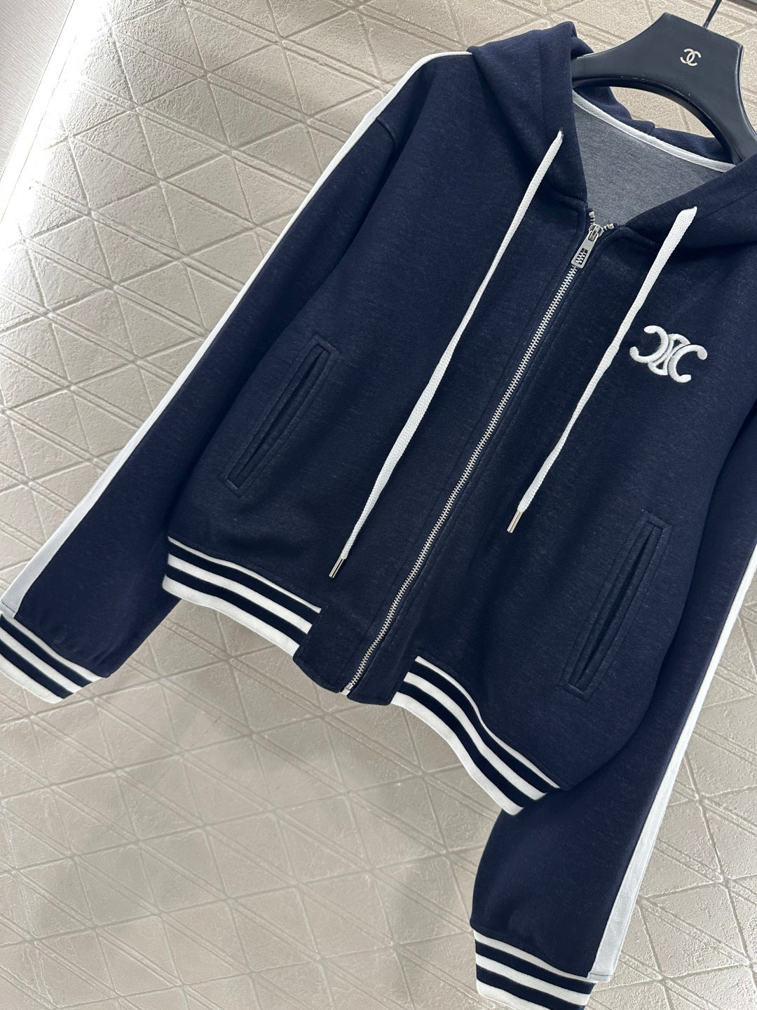 Hooded webbing set