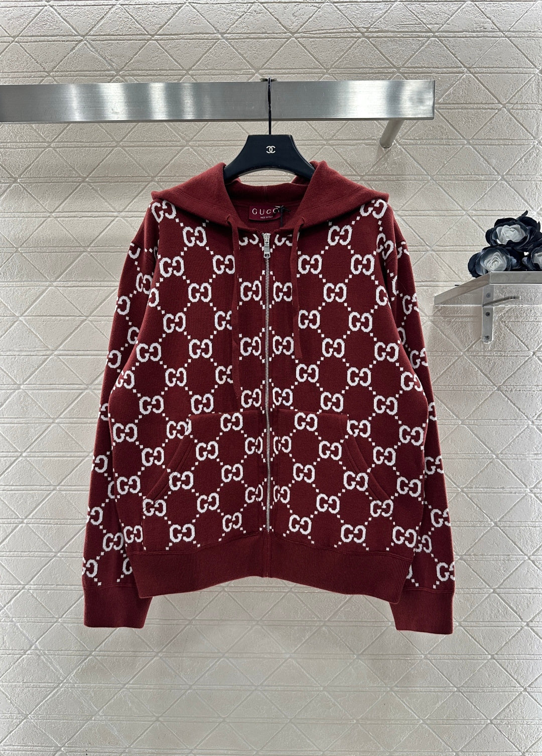 Wear a double G jacquard knitted hooded jacket on both sides