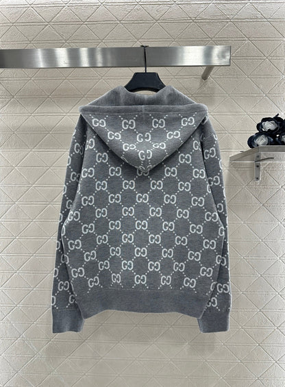 Wear a double G jacquard knitted hooded jacket on both sides