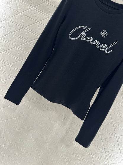 Suede round neck nail bead long sleeved shirt
