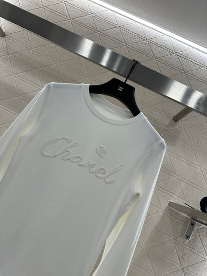 Suede round neck nail bead long sleeved shirt