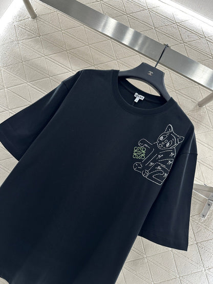 Round neck embroidered cat 𝑇𝑒𝑒