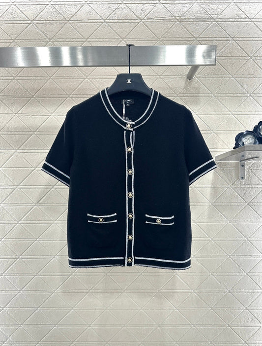 Striped edge wrapped short sleeved shirt
