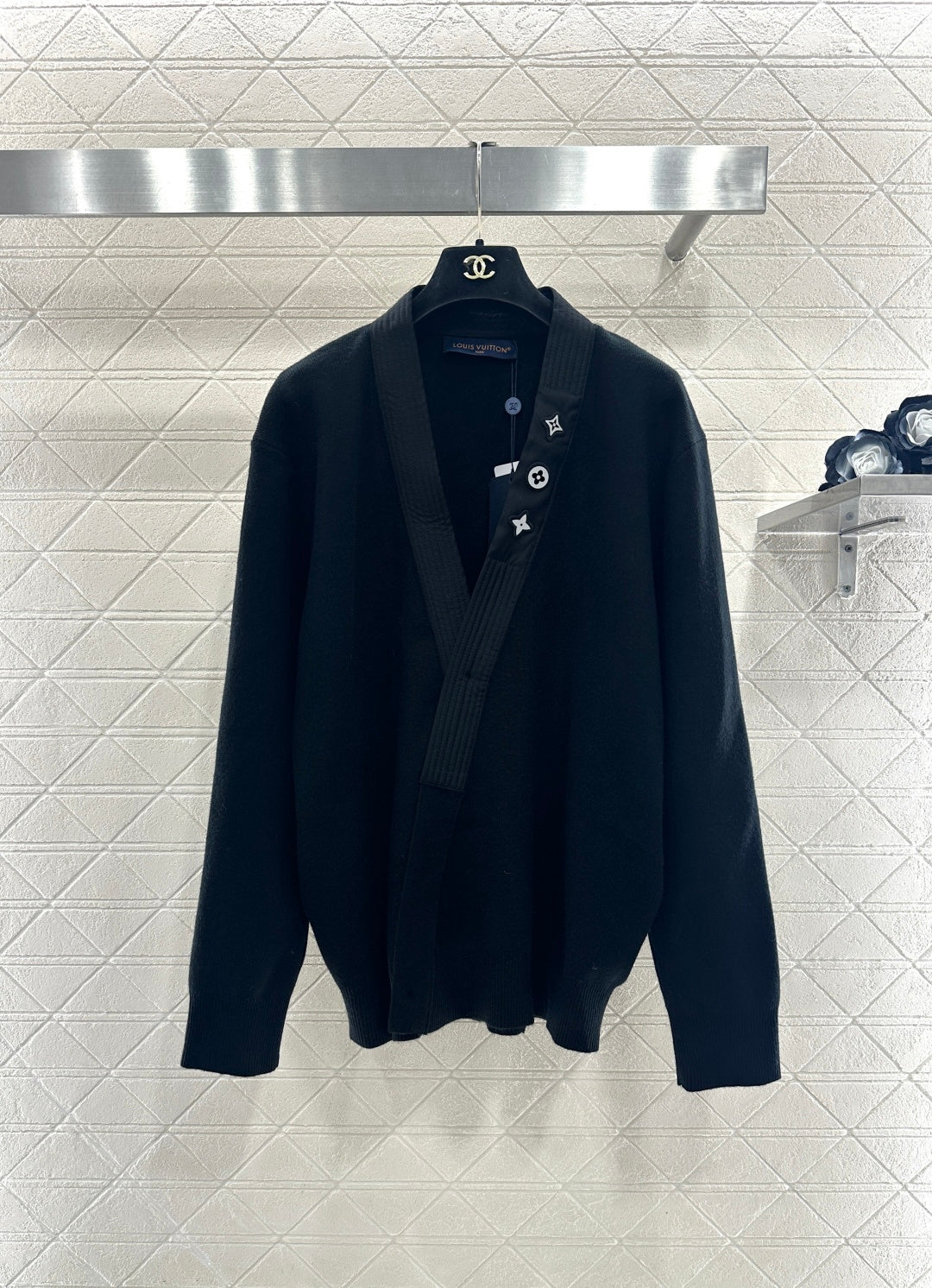 V-neck diagonal knit cardigan