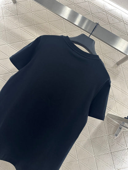 Round neck embroidered beaded logo 𝑇𝑒𝑒