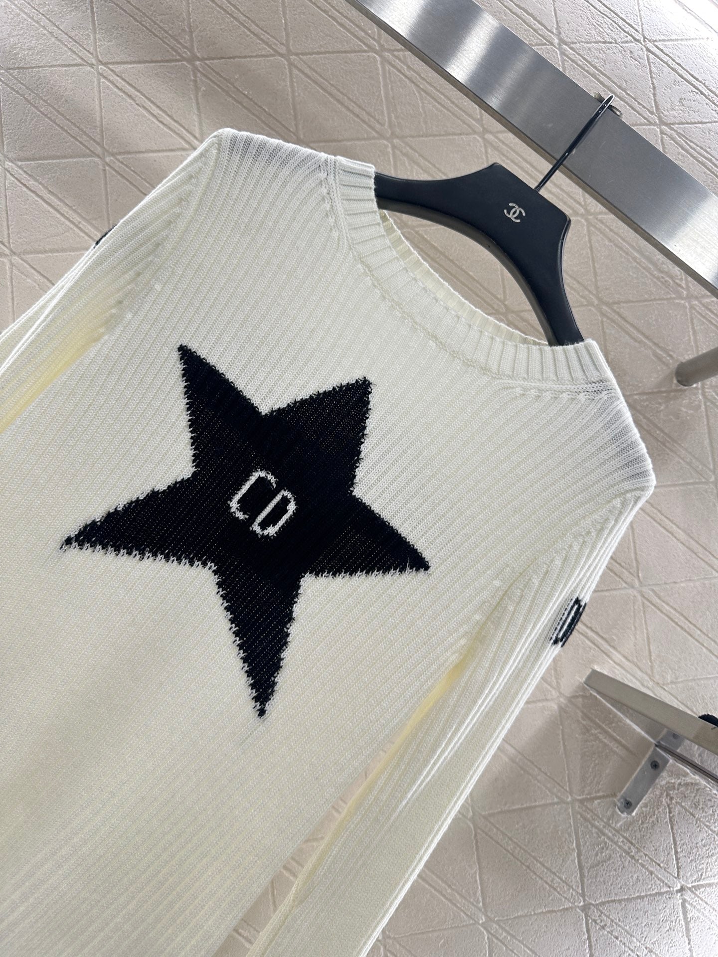Embroidered logo knitted pullover sweater