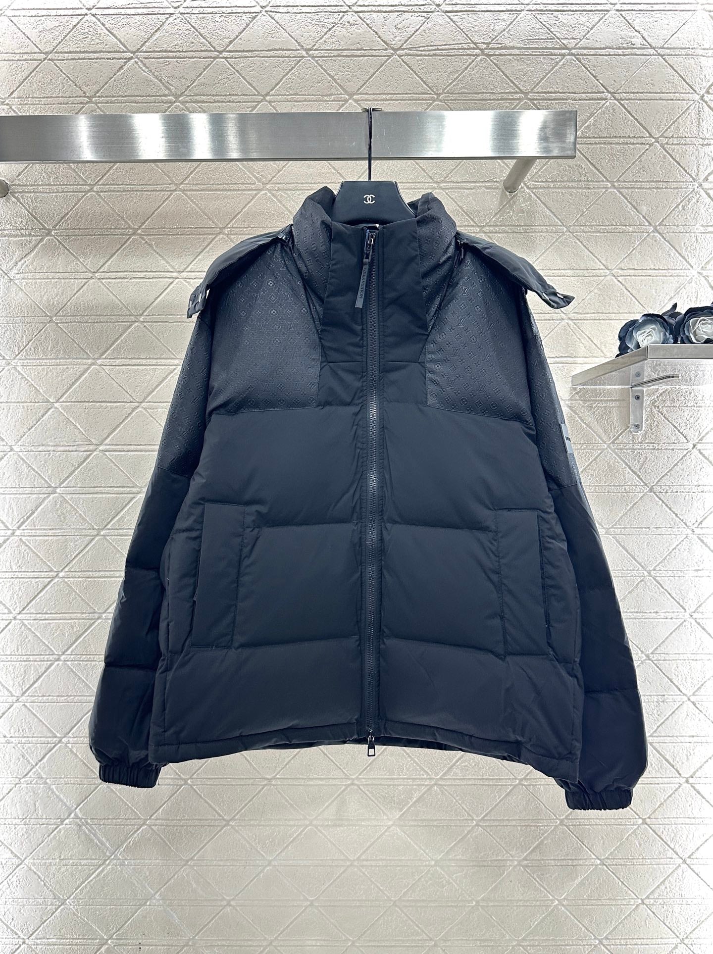 Detachable hooded jacquard down jacket