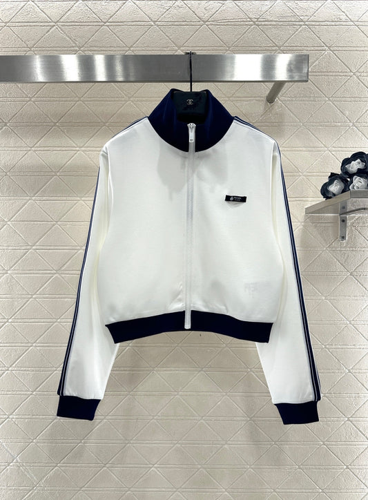 Color-blocked zip-up sporty jacket.