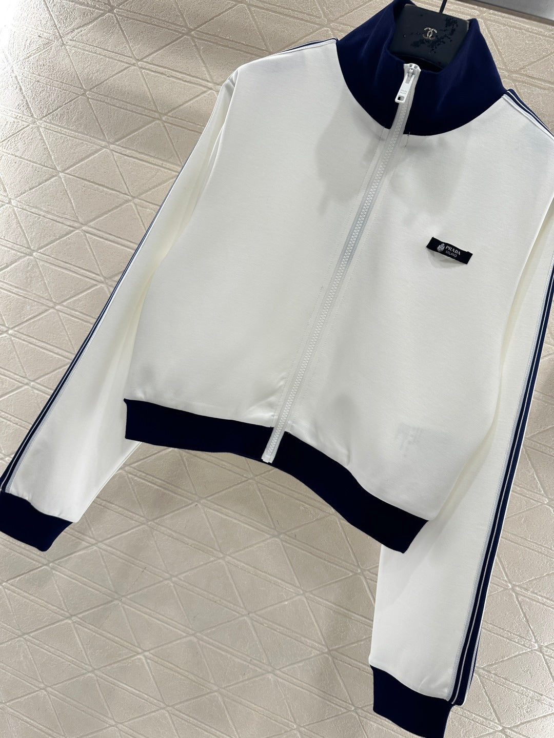 Color-blocked zip-up sporty jacket.