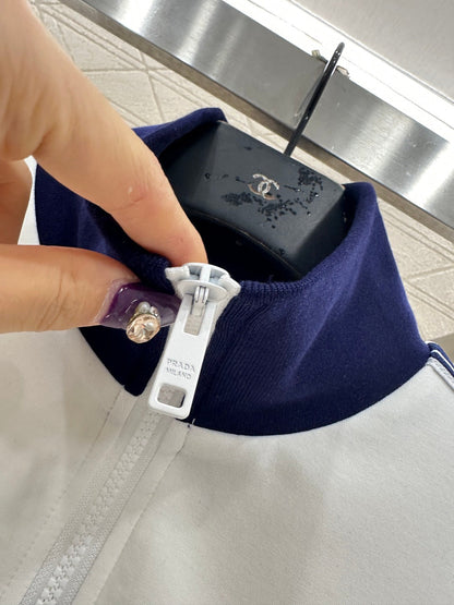 Color-blocked zip-up sporty jacket.