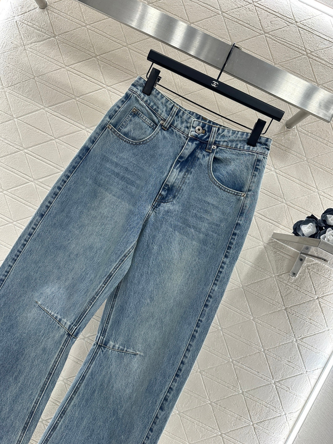 Pleated Curved Denim Pants