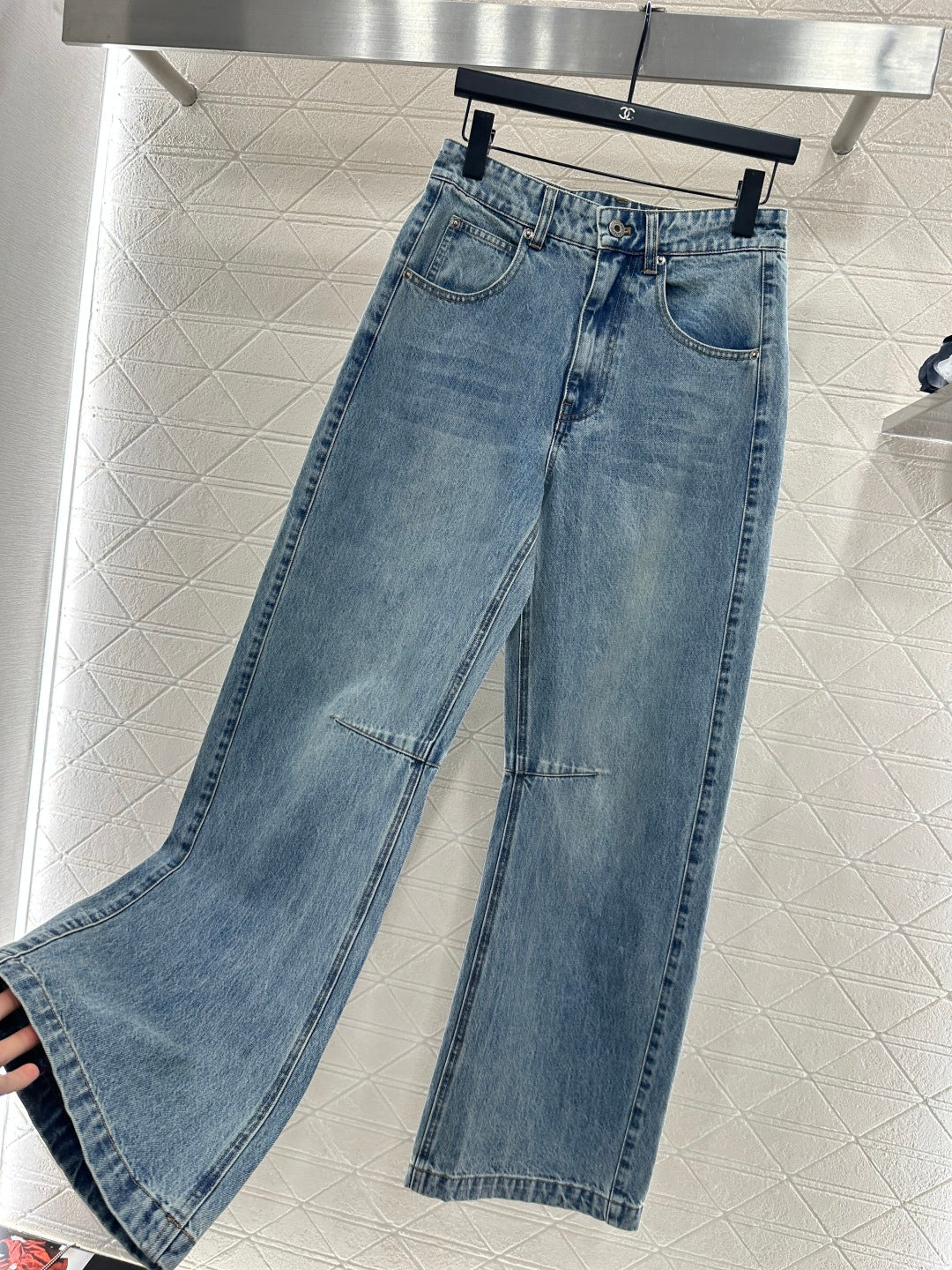 Pleated Curved Denim Pants