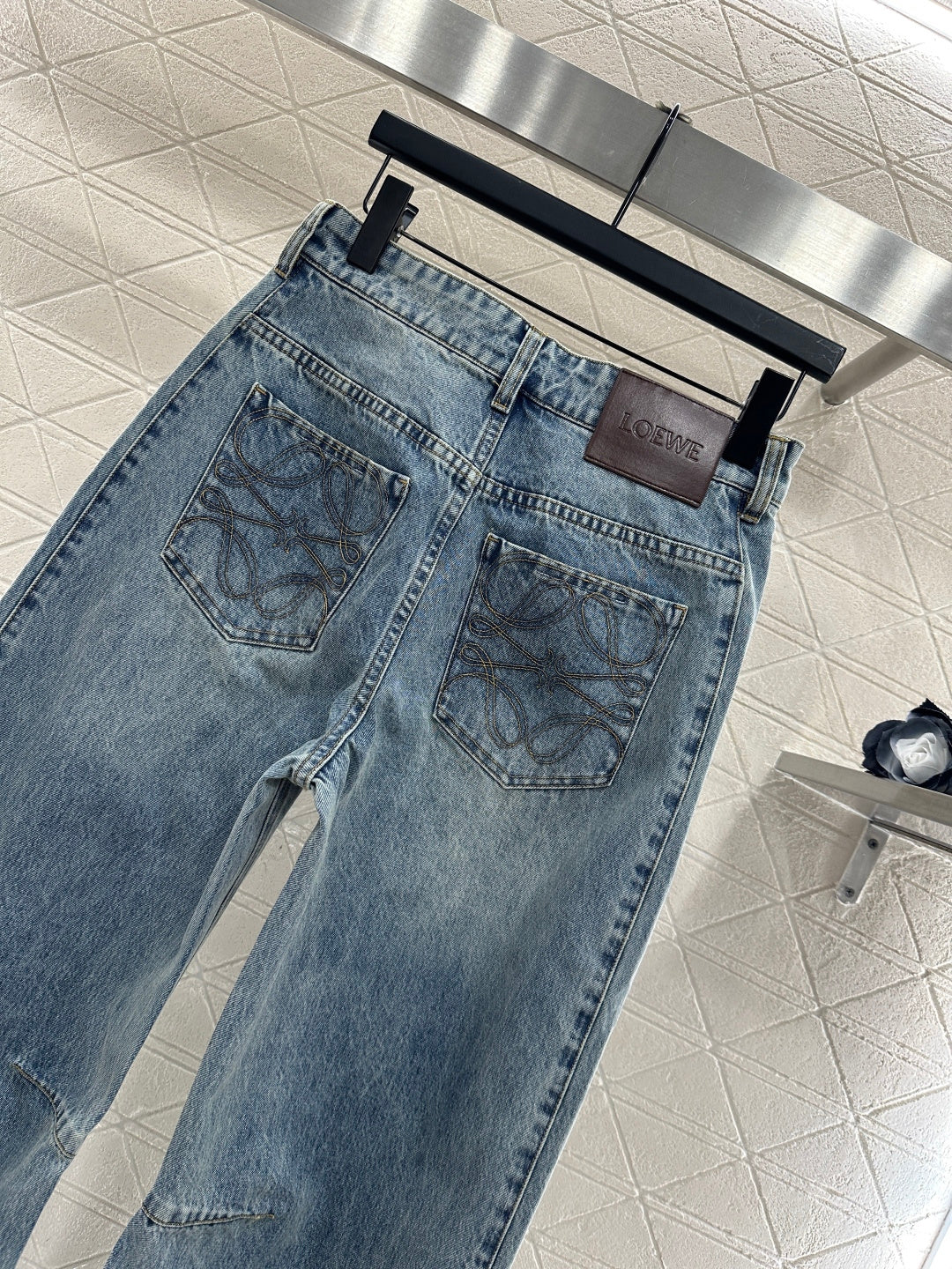 Pleated Curved Denim Pants