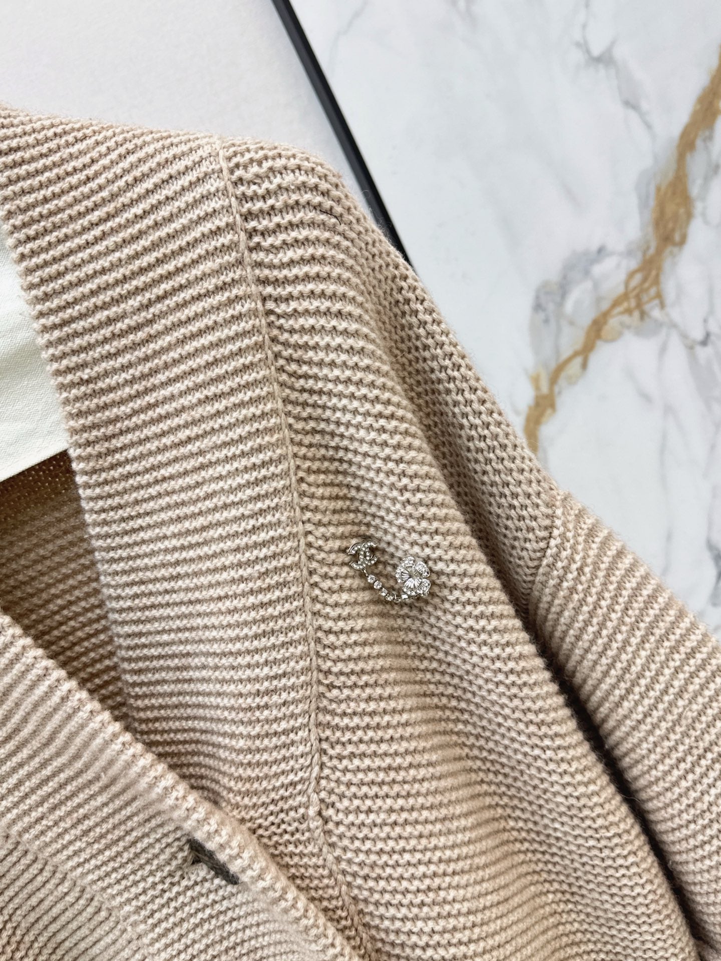 Relaxed V-neck Cardigan