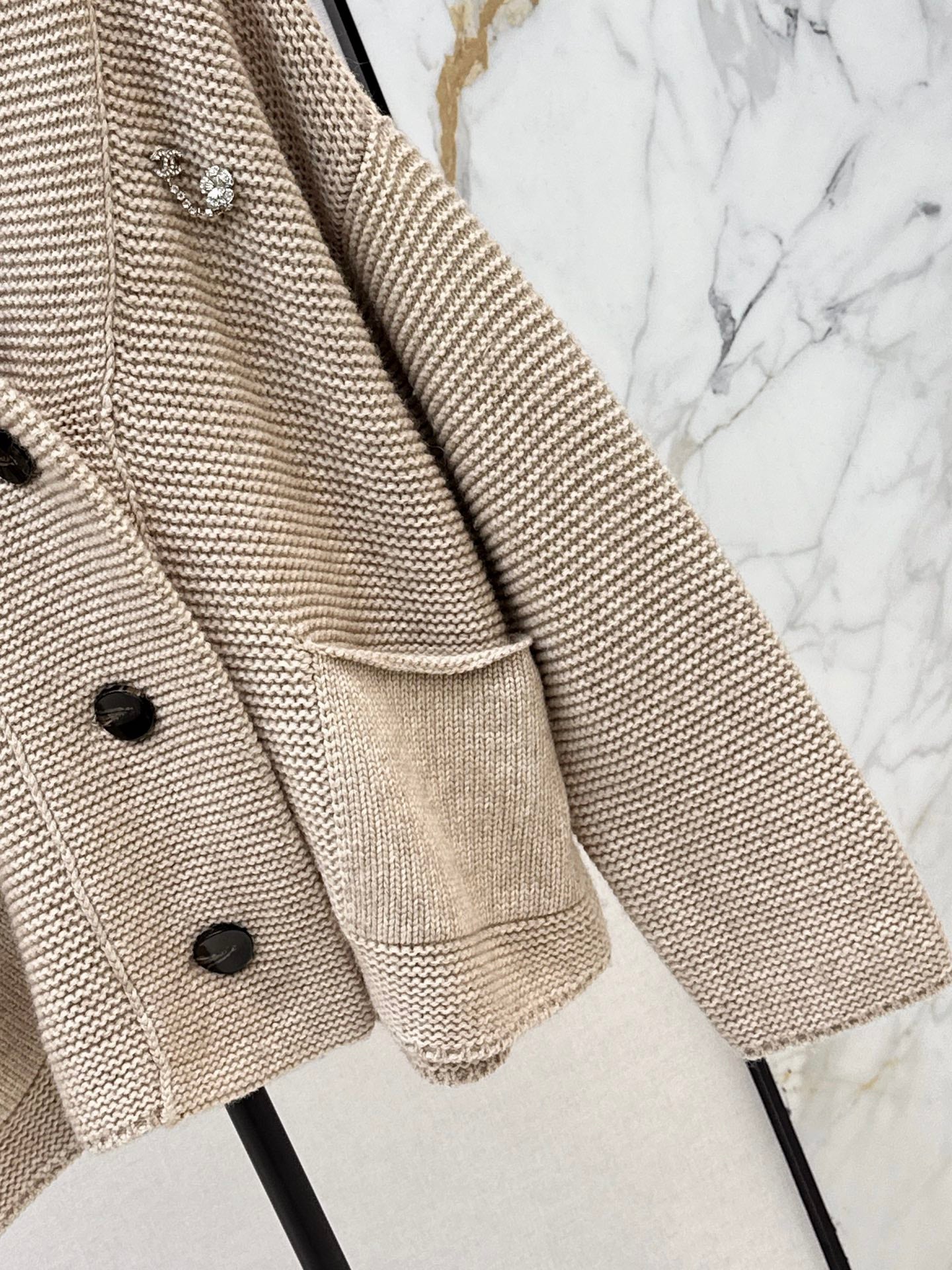 Relaxed V-neck Cardigan
