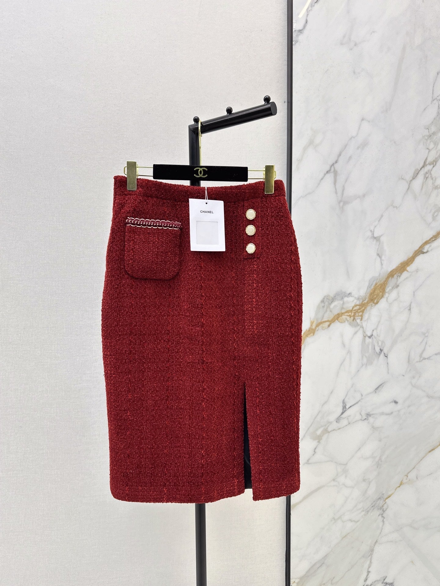 Mid-length side-slit skirt