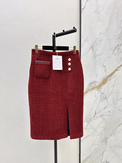 Mid-length side-slit skirt