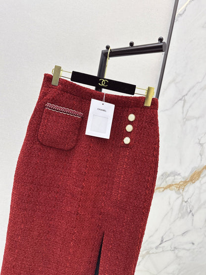 Mid-length side-slit skirt