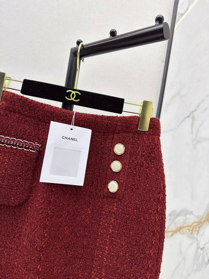 Mid-length side-slit skirt
