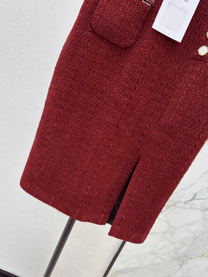 Mid-length side-slit skirt