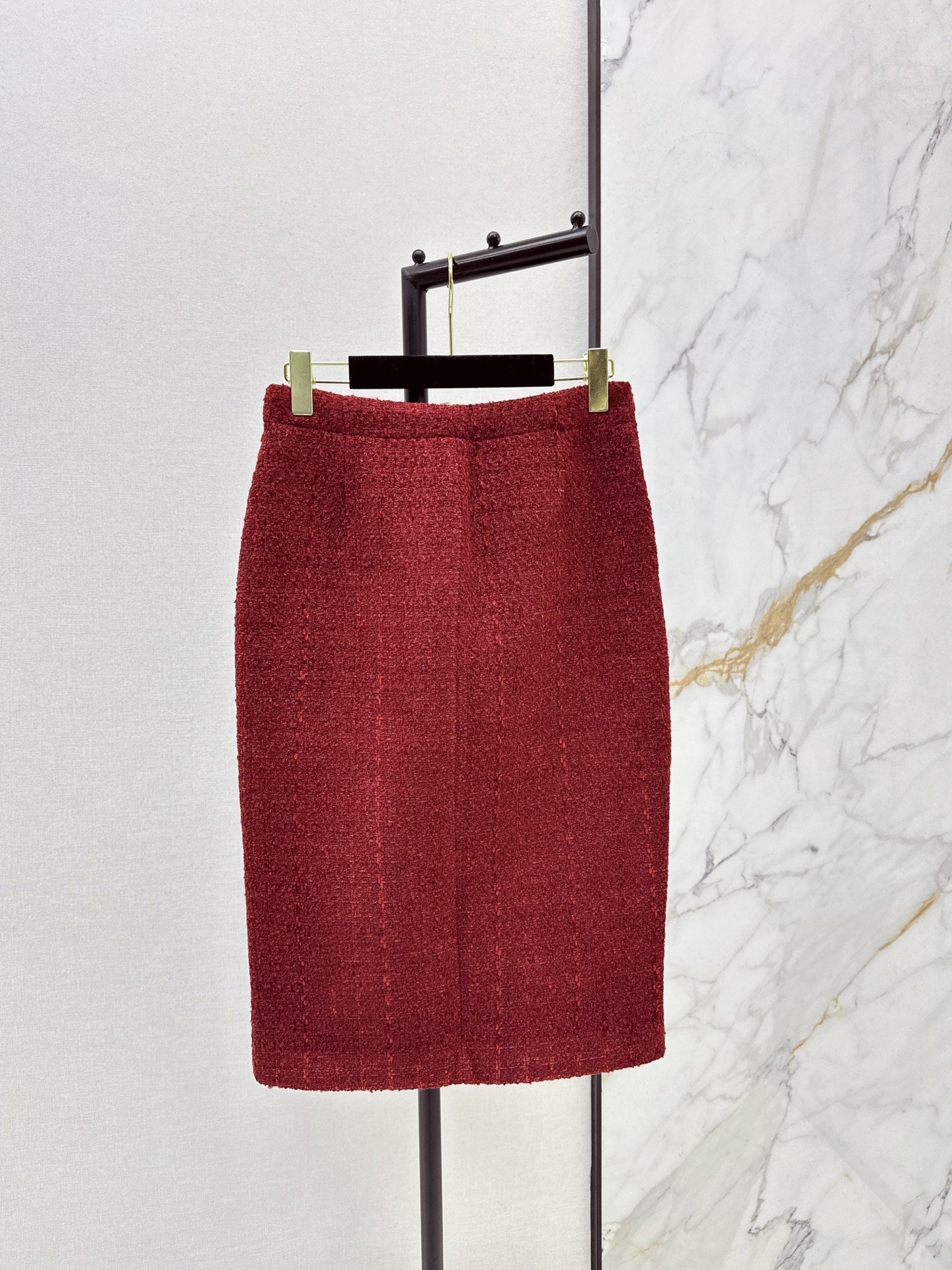 Mid-length side-slit skirt