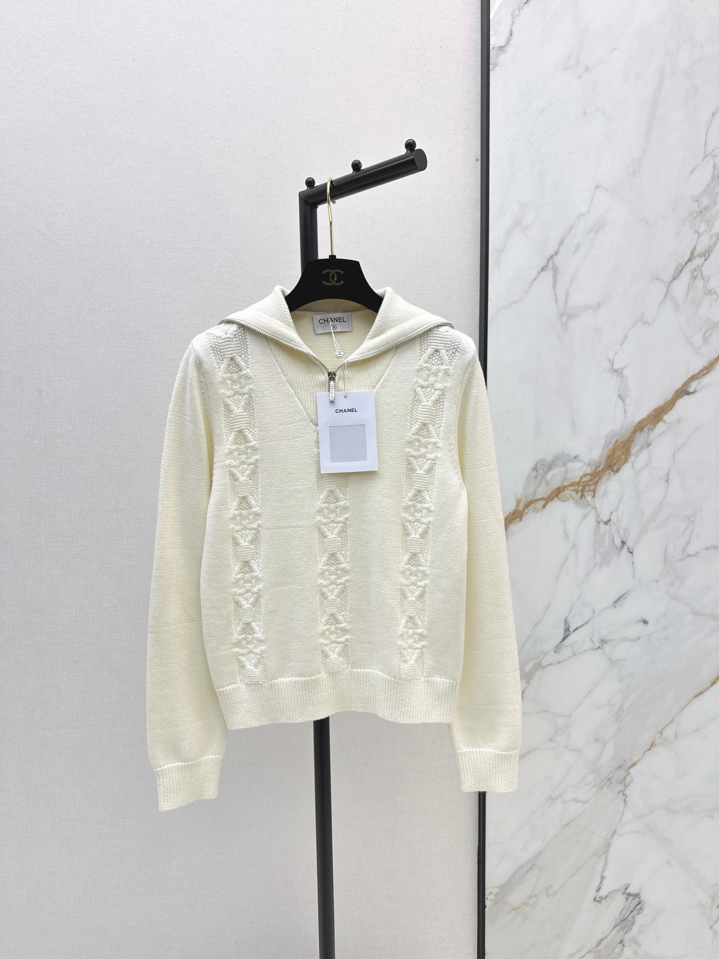 Half-open zip-up knit sweater
